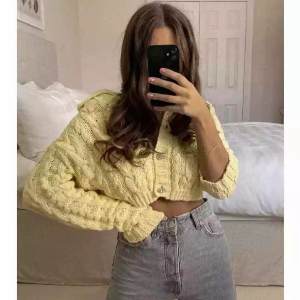 Zara | NWT Yellow Jeweled Cropped Cardigan ⚡️ Blogger Fave!